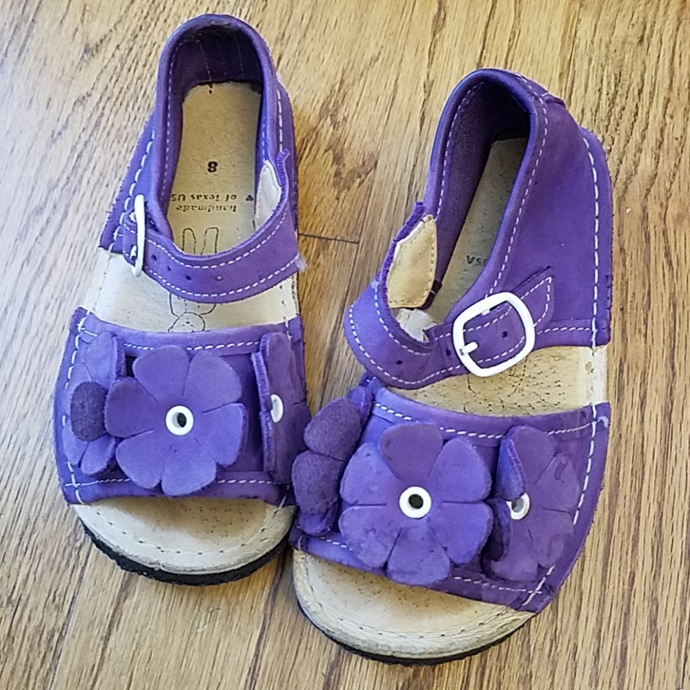 Kids bear feet sandals size 8